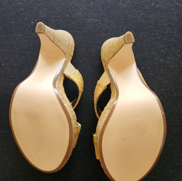 Never worn, cross strap textured cross strap platform sandals, size 6 - Picture 3 of 6